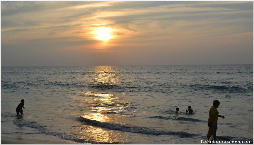 Закат на пляже Май Кхао