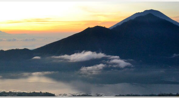 Рассвет на вулкане Батур